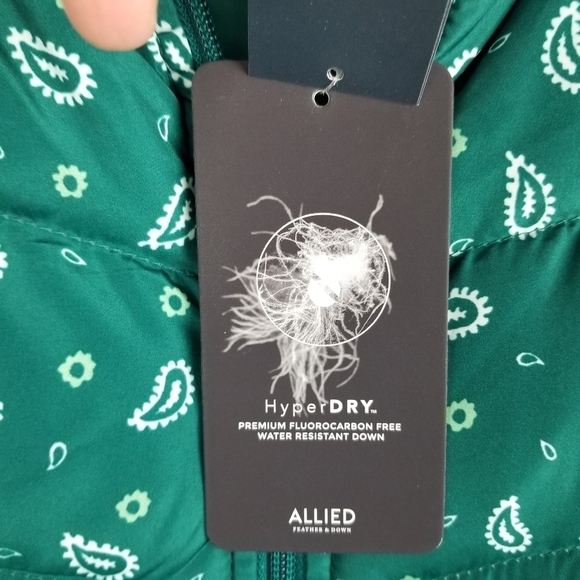 Lands' End Evergreen Bandana Paisley Puffer Down Vest NWT size Small - Picture 5 of 10